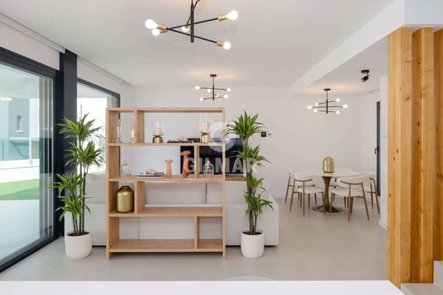 Pareado de 3 habitaciones en Nueva Atalaya, Estepona en venta con piscina garaje - 950.000 € (Ref: 9674778)