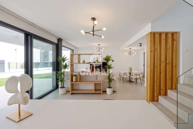 Pareado de 3 habitaciones en Nueva Atalaya, Estepona en venta con piscina garaje - 950.000 € (Ref: 9674778)