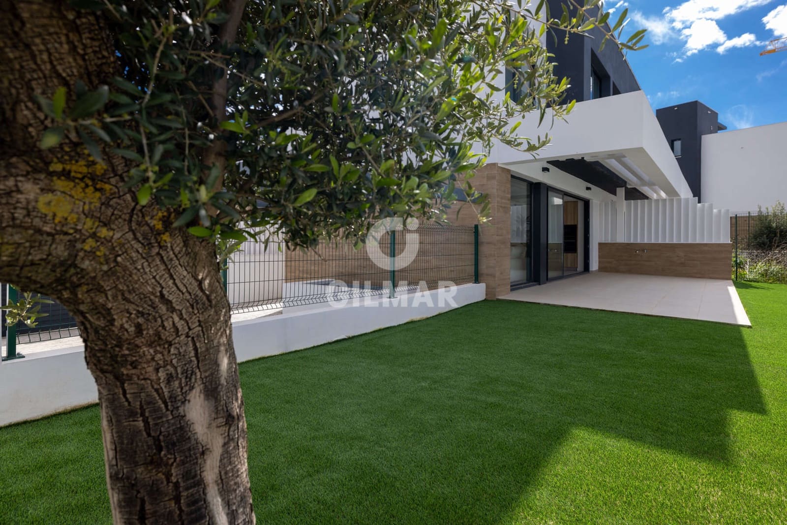 3 soverom Kjedet enebolig til salgs i New Golden Mile med svømmebasseng garasje - € 950 000 (Ref: 9674778)