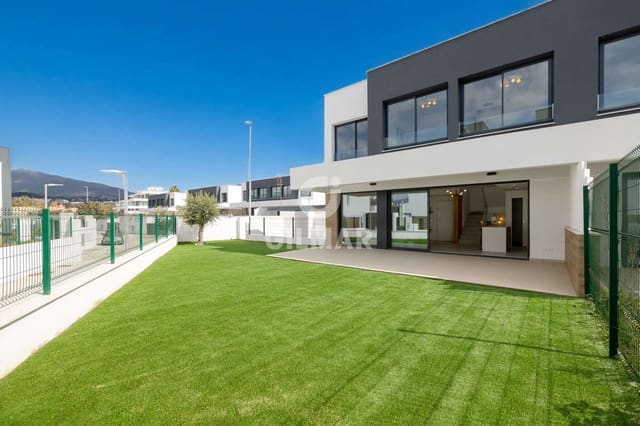 Pareado de 3 habitaciones en Nueva Atalaya, Estepona en venta con piscina garaje - 950.000 € (Ref: 9674778)