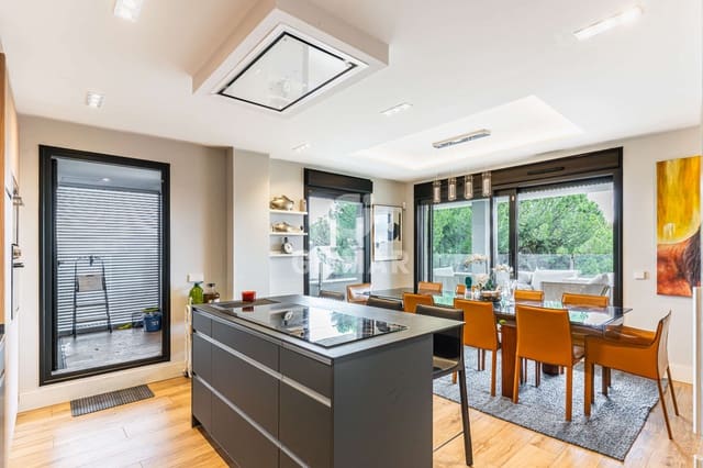 4 slaapkamer Penthouse te koop in Las Rozas de Madrid met zwembad garage - € 1.195.000 (Ref: 9675982)