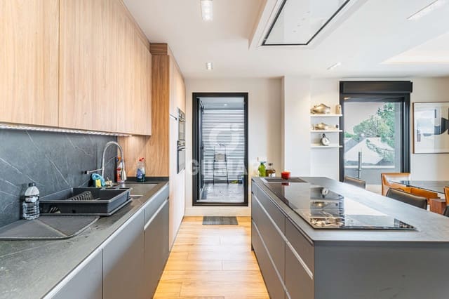 4 slaapkamer Penthouse te koop in Las Rozas de Madrid met zwembad garage - € 1.195.000 (Ref: 9675982)