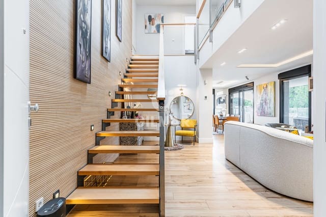 4 slaapkamer Penthouse te koop in Las Rozas de Madrid met zwembad garage - € 1.195.000 (Ref: 9675982)