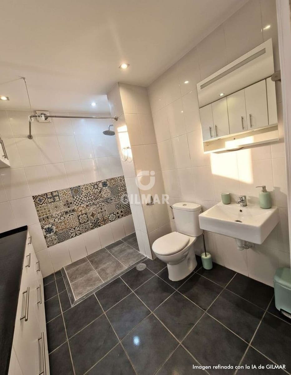 1 bedroom Flat for sale in Los Cristianos with pool - € 575,000 (Ref: 9685732)