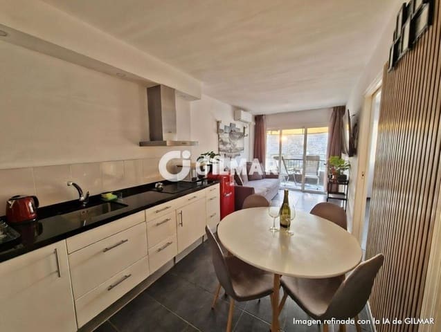 Piso de 1 habitación en Playa de las Americas, Arona en venta con piscina - 550.000 € (Ref: 9685732)