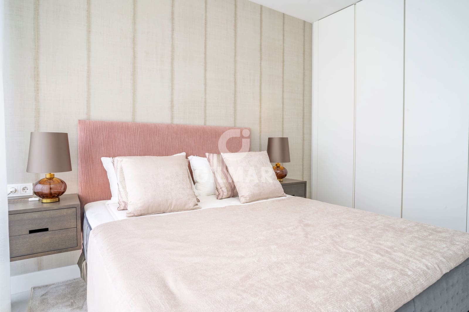 3 bedroom Flat for sale in Estepona with pool garage - € 1,150,000 (Ref: 9688621)