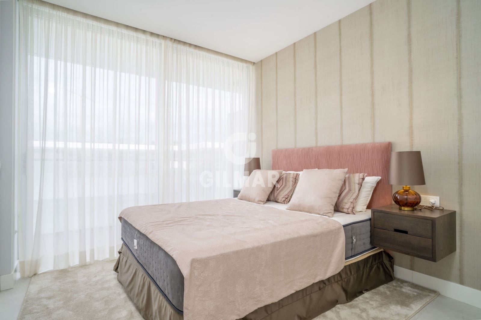 3 bedroom Flat for sale in Estepona with pool garage - € 1,150,000 (Ref: 9688621)