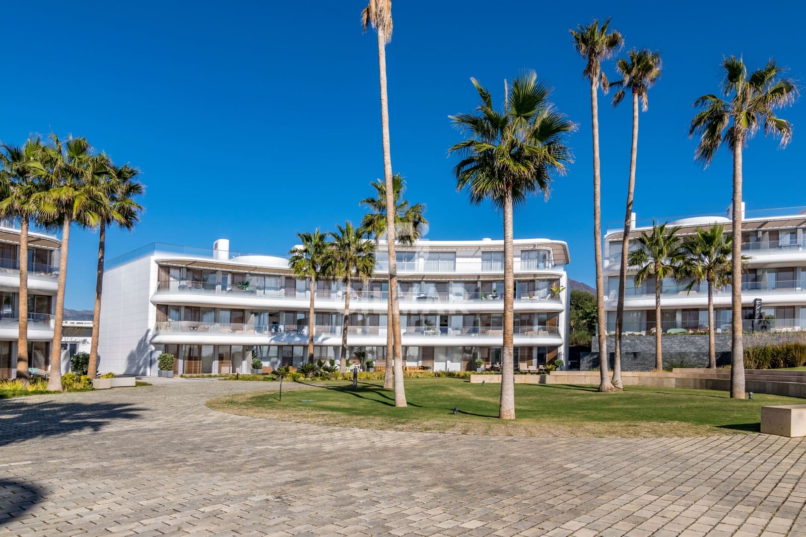 3 bedroom Flat for sale in Estepona with pool garage - € 1,150,000 (Ref: 9688621)