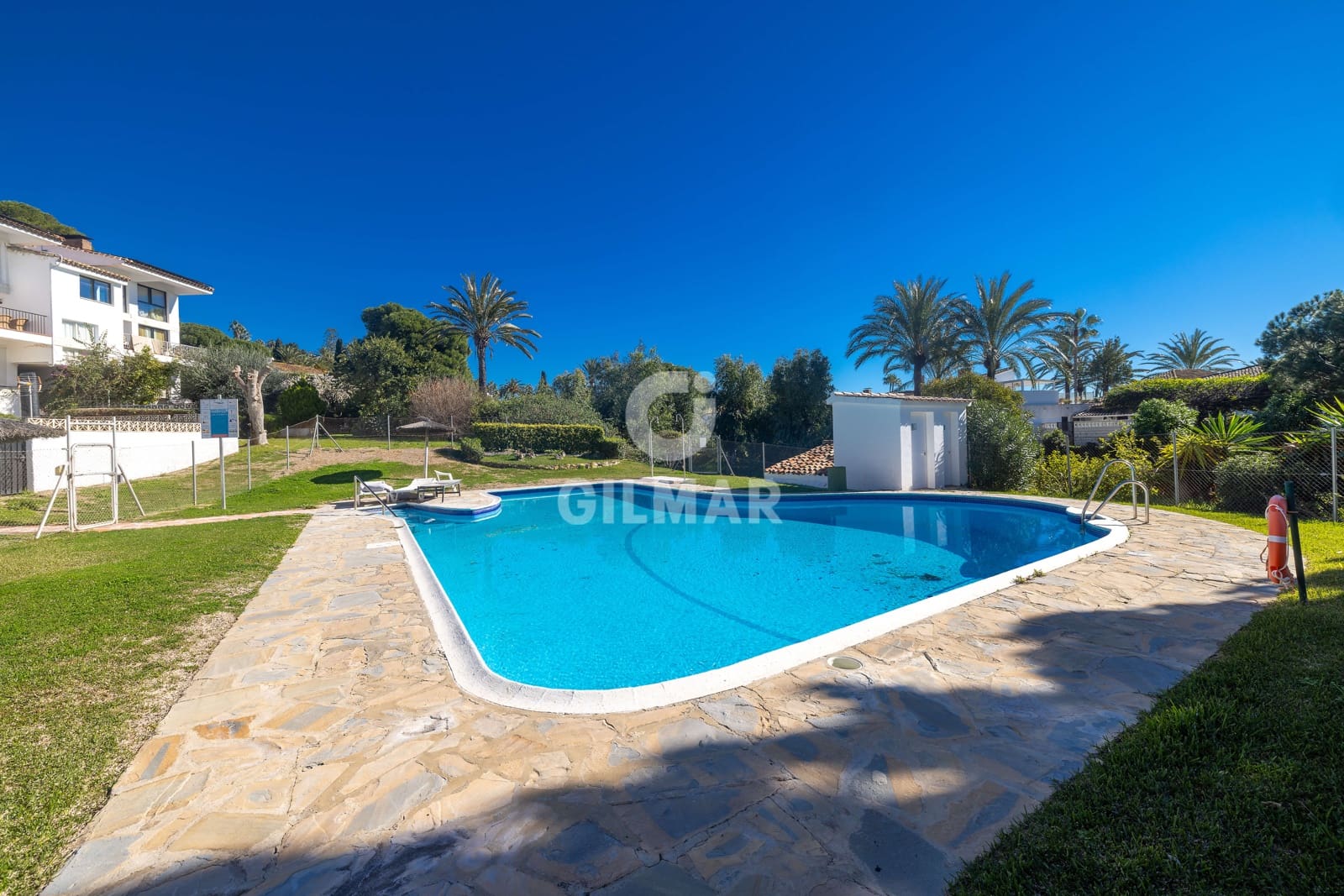 2 quarto Moradia em Banda para venda em Bahia Dorada com piscina - 610 000 € (Ref: 9688622)