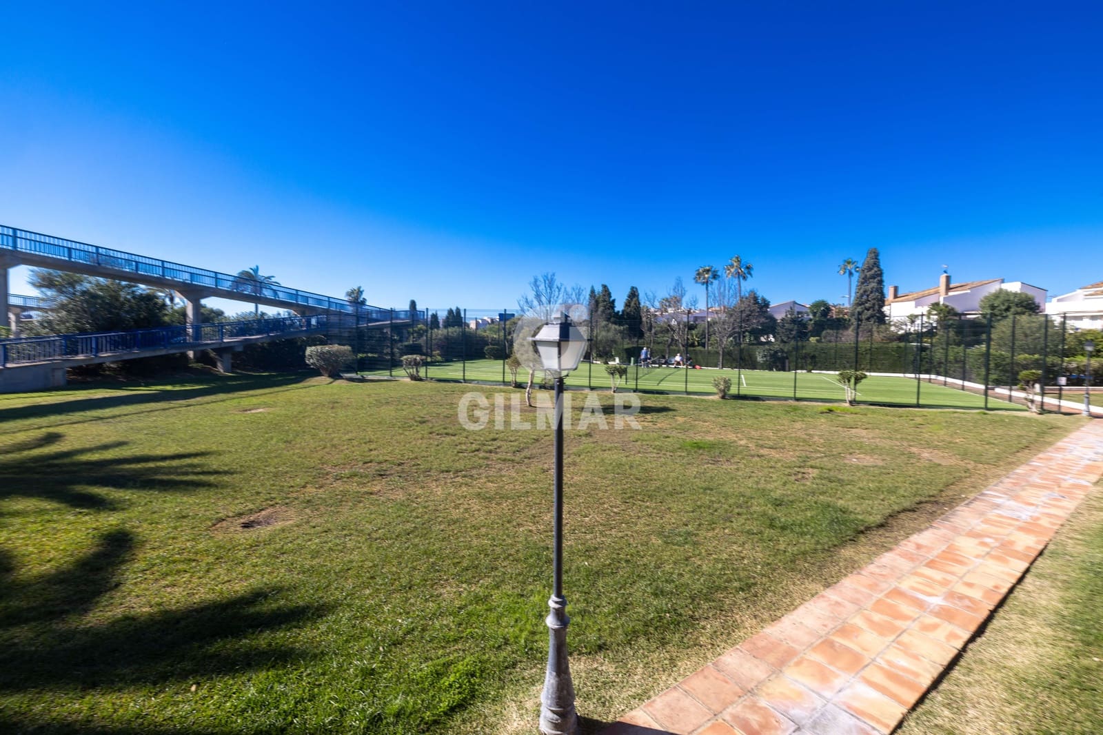 2 quarto Moradia em Banda para venda em Bahia Dorada com piscina - 610 000 € (Ref: 9688622)