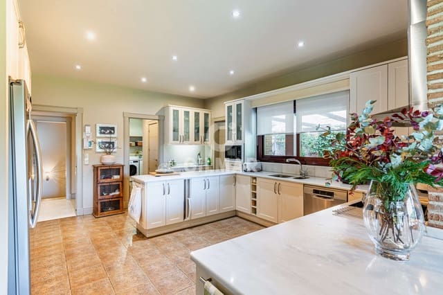 6 chambre Villa/Maison à vendre à Majadahonda avec piscine - 3 150 000 € (Ref: 9694279)