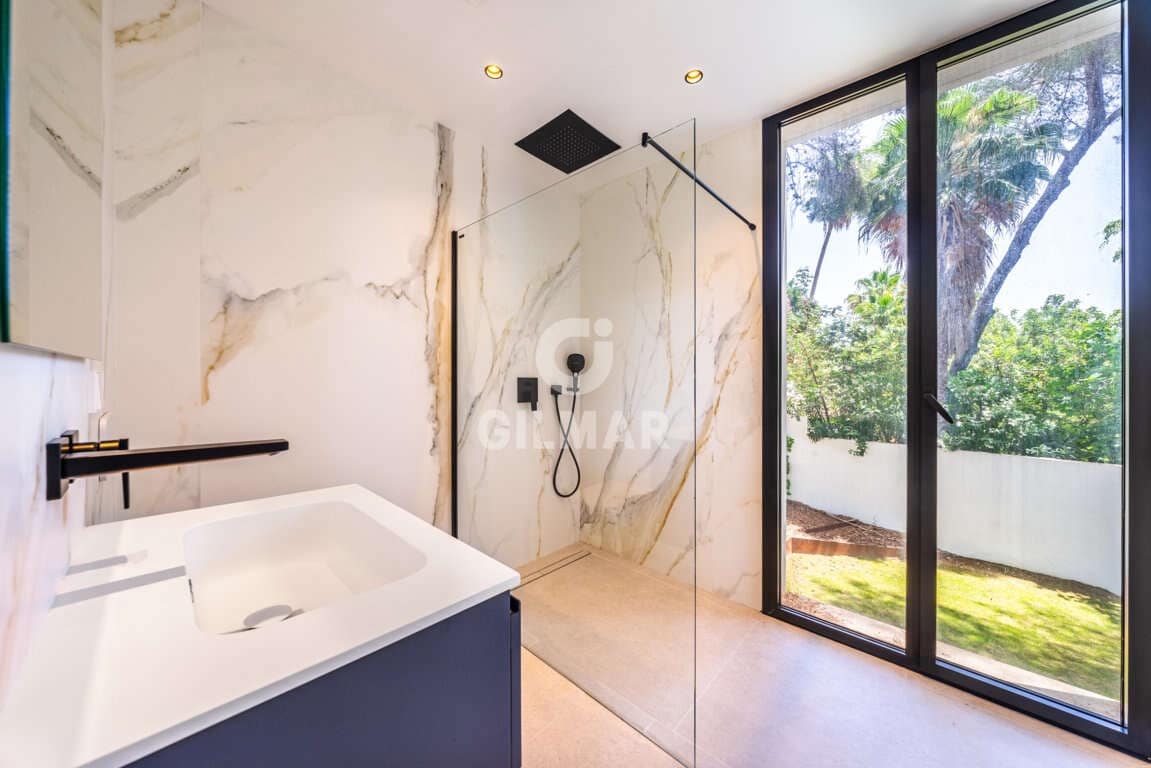 Chalet de 5 habitaciones en Marbella en venta con piscina garaje - 3.650.000 € (Ref: 9696773)