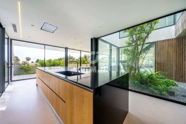 5 makuuhuone Huvila myytävänä paikassa Sierra Blanca, Marbella mukana uima-altaan 
autotalli - 3 650 000 € (Ref: 9696773)