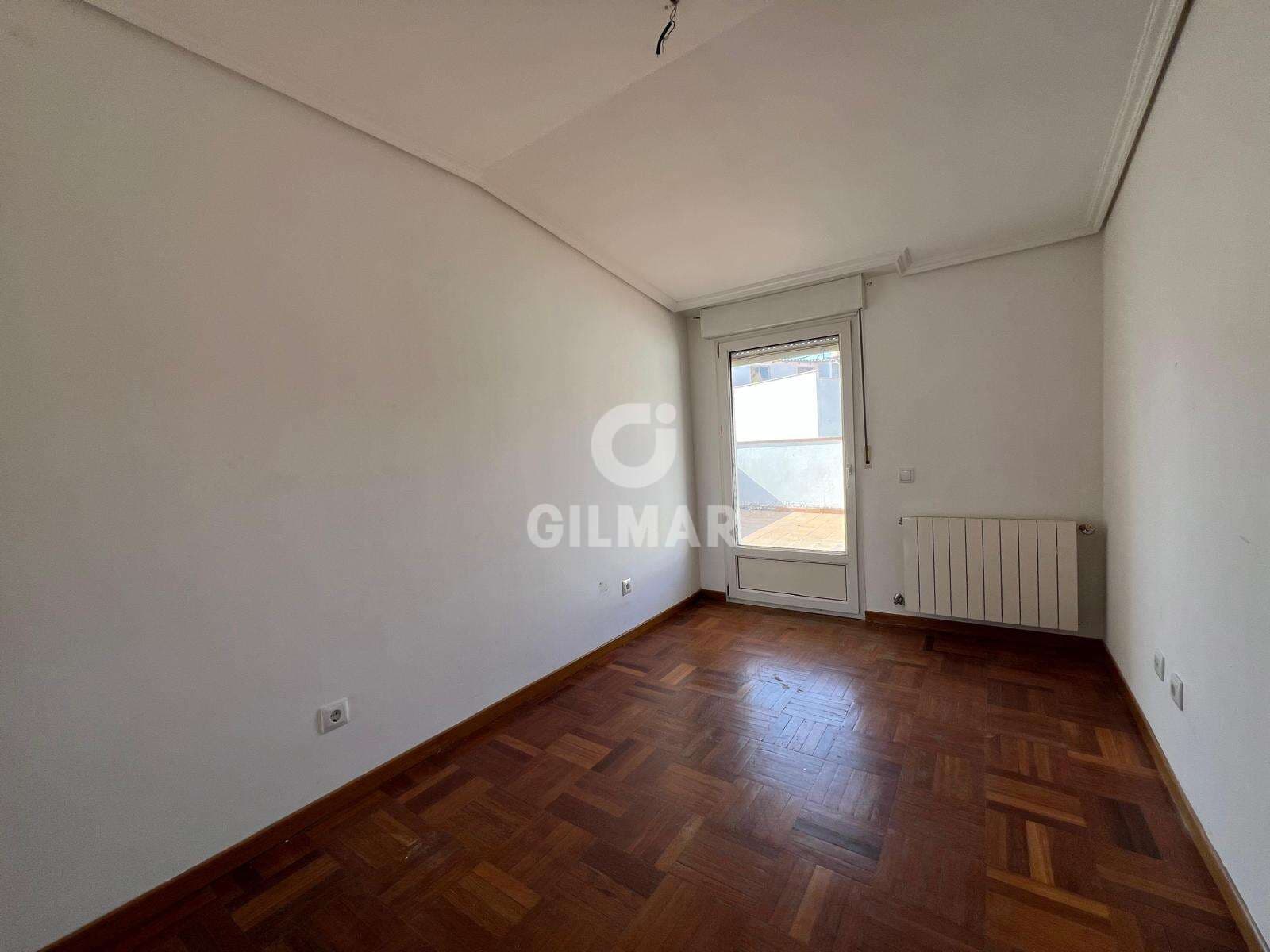 4 chambre Villa/Maison Mitoyenne à vendre à Madrid ville avec garage - 849 000 € (Ref: 9699286)