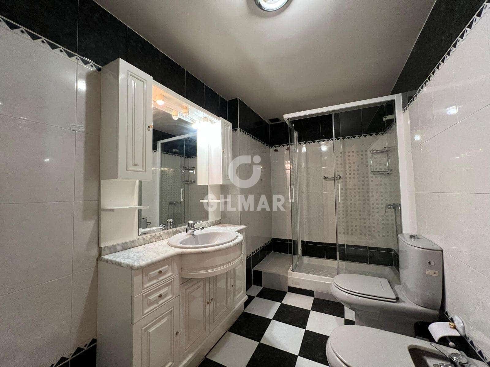 4 chambre Villa/Maison Mitoyenne à vendre à Madrid ville avec garage - 849 000 € (Ref: 9699286)