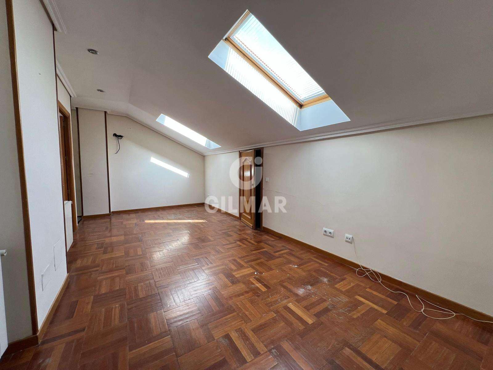 4 chambre Villa/Maison Mitoyenne à vendre à Madrid ville avec garage - 849 000 € (Ref: 9699286)