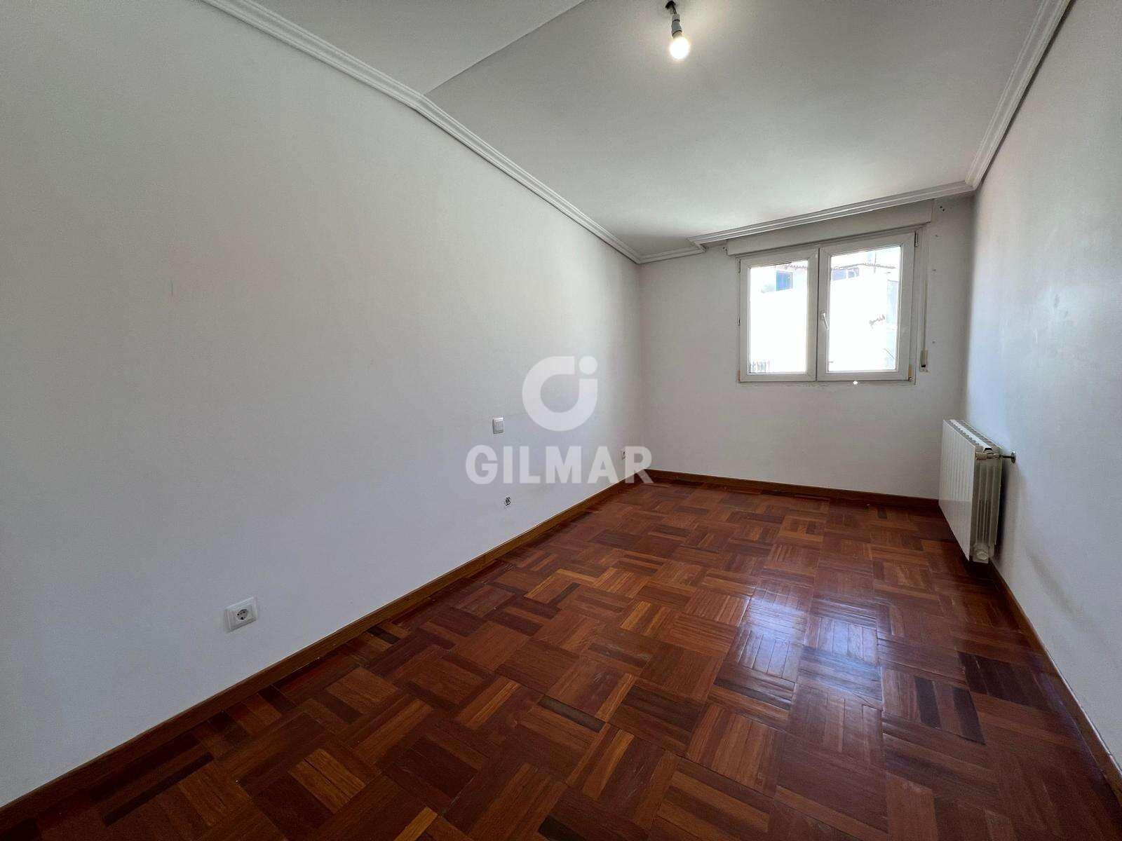 4 chambre Villa/Maison Mitoyenne à vendre à Madrid ville avec garage - 849 000 € (Ref: 9699286)