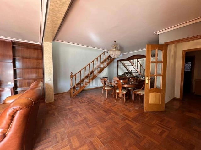 4 slaapkamer Rijtjeshuis te koop in Valverde, Madrid stad met garage - € 849.000 (Ref: 9699286)