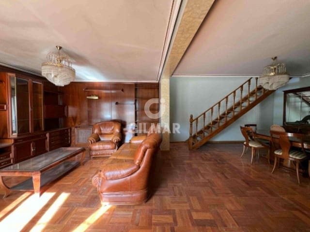 4 slaapkamer Rijtjeshuis te koop in Valverde, Madrid stad met garage - € 849.000 (Ref: 9699286)