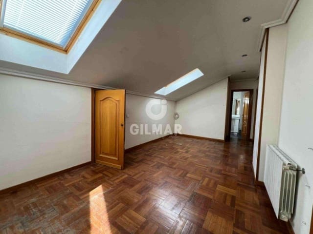 4 slaapkamer Rijtjeshuis te koop in Valverde, Madrid stad met garage - € 849.000 (Ref: 9699286)