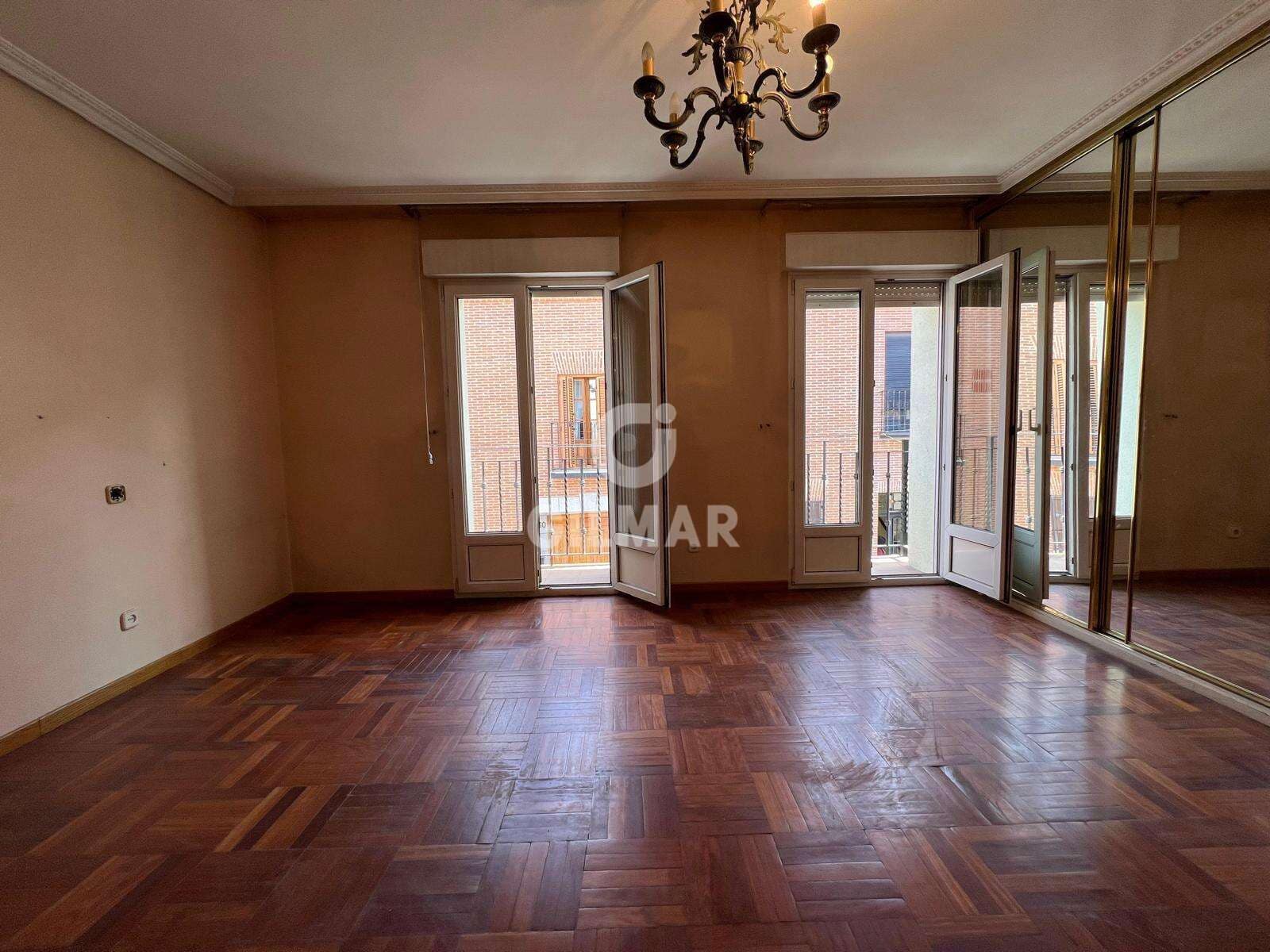 4 chambre Villa/Maison Mitoyenne à vendre à Madrid ville avec garage - 849 000 € (Ref: 9699286)