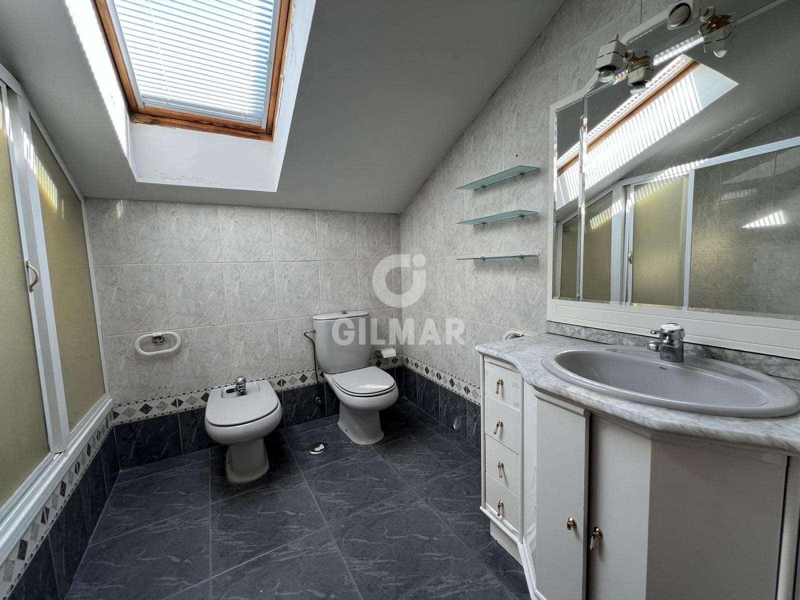 4 chambre Villa/Maison Mitoyenne à vendre à Madrid ville avec garage - 849 000 € (Ref: 9699286)