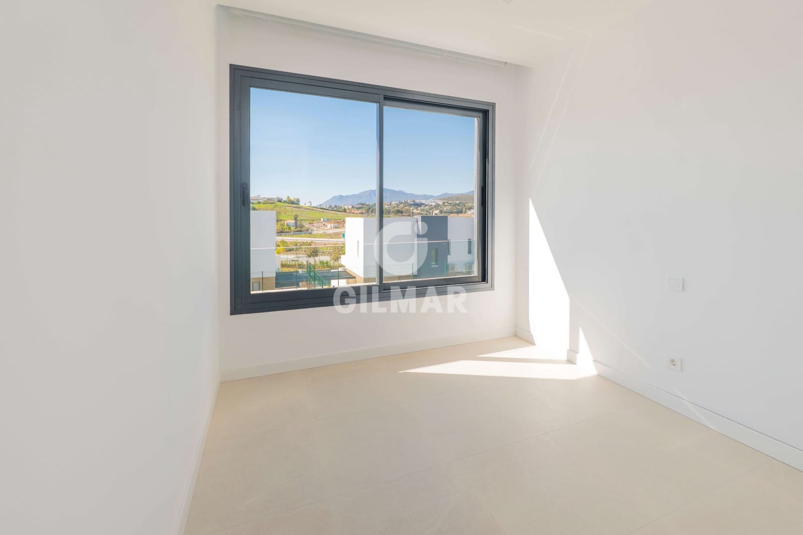 3 camera da letto Villetta Bifamiliare in vendita in El Paraiso con piscina garage - 1.250.000 € (Rif: 9700174)