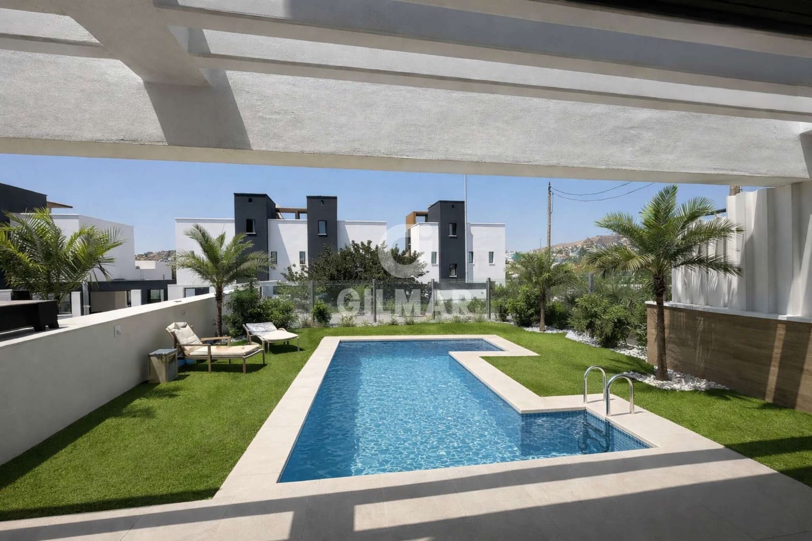 3 soveværelse Semi-Rækkehus til salg i Estepona med swimmingpool garage - € 1.050.000 (Ref: 9709103)