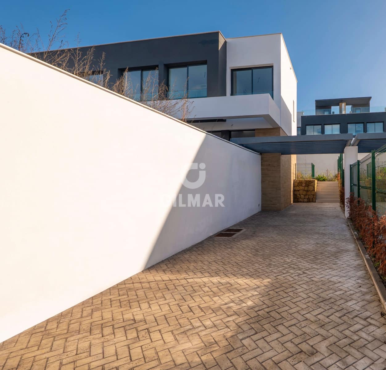 3 soveværelse Semi-Rækkehus til salg i Estepona med swimmingpool garage - € 1.050.000 (Ref: 9709103)