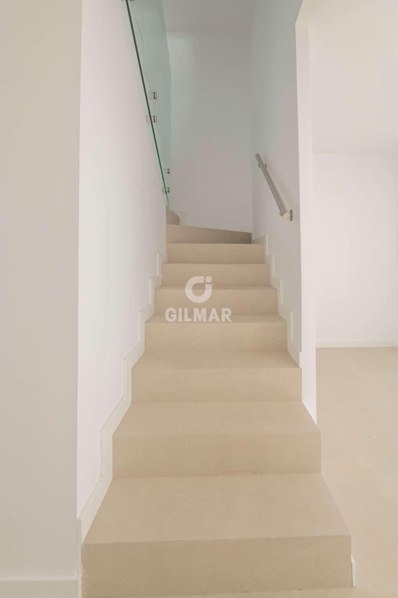 3 soveværelse Semi-Rækkehus til salg i Estepona med swimmingpool garage - € 1.050.000 (Ref: 9709103)