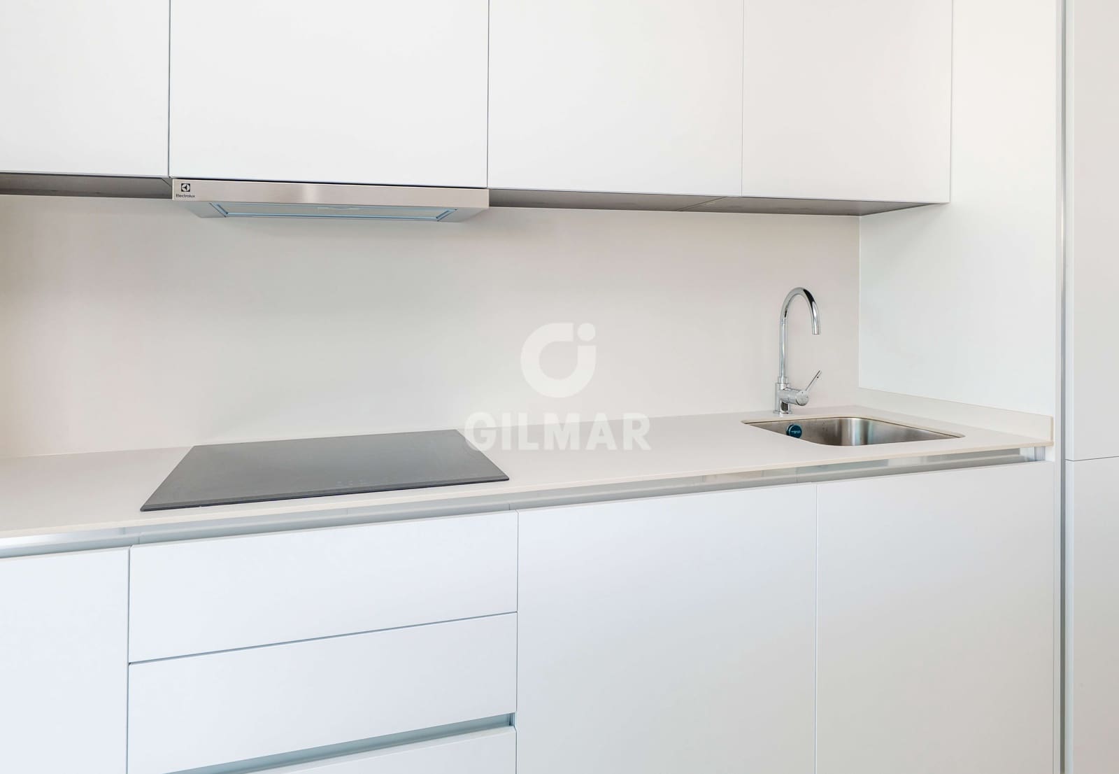 3 soveværelse Semi-Rækkehus til salg i Estepona med swimmingpool garage - € 1.050.000 (Ref: 9709103)