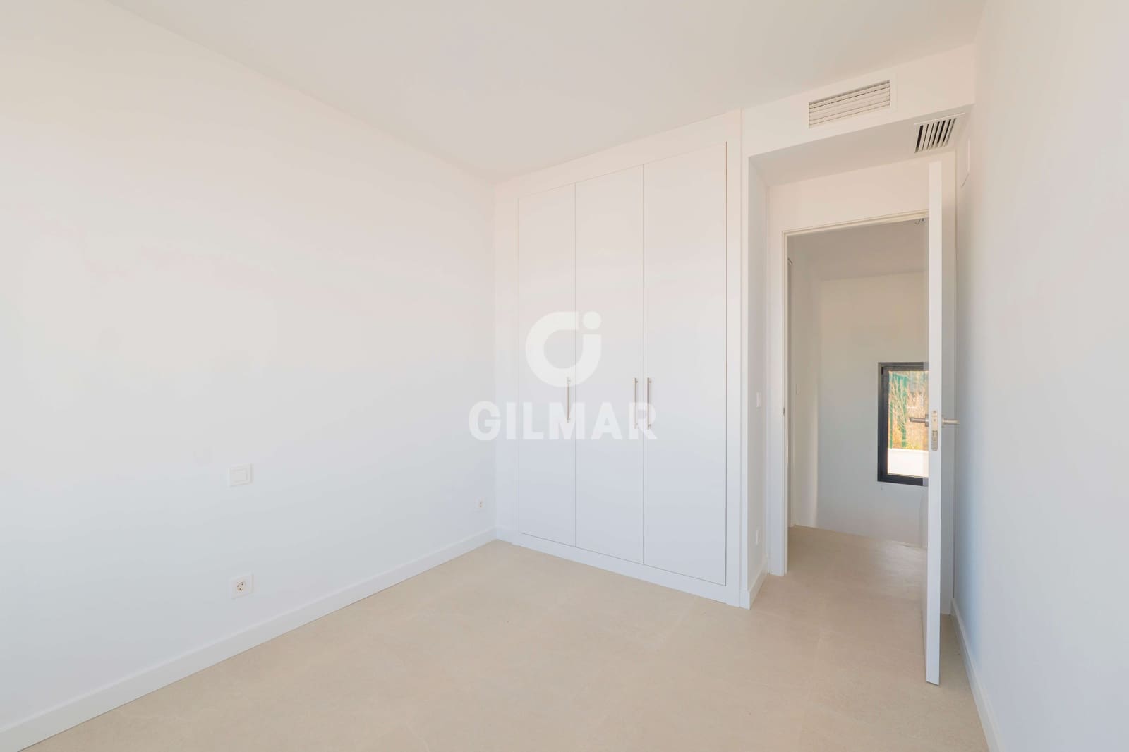 3 soveværelse Semi-Rækkehus til salg i Estepona med swimmingpool garage - € 1.050.000 (Ref: 9709103)