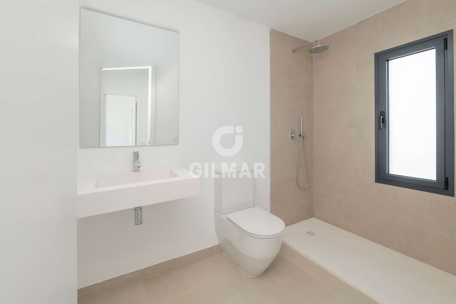 3 soveværelse Semi-Rækkehus til salg i Estepona med swimmingpool garage - € 1.050.000 (Ref: 9709103)