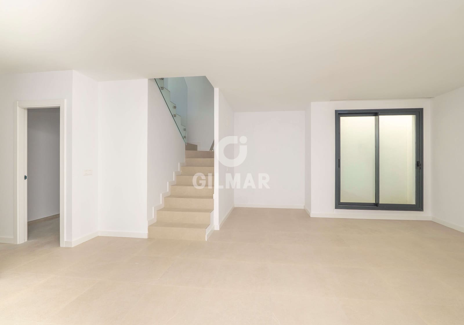 3 soveværelse Semi-Rækkehus til salg i Estepona med swimmingpool garage - € 1.050.000 (Ref: 9709103)