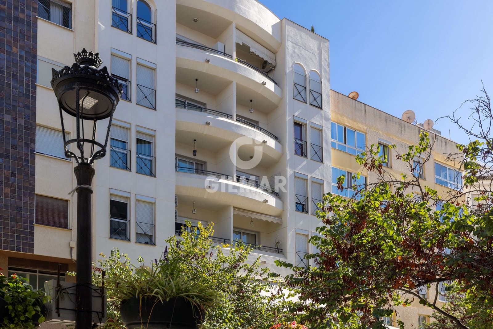 2 bedroom Flat for sale in Estepona - € 625,000 (Ref: 9720730)