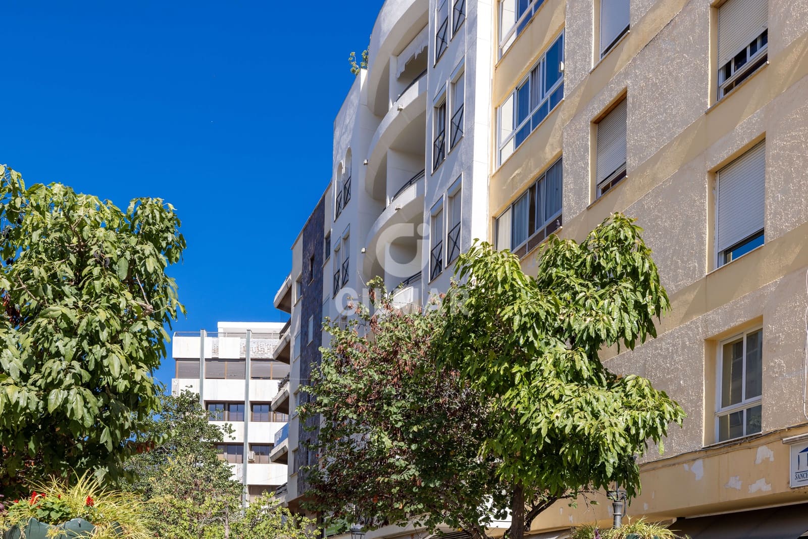 2 bedroom Flat for sale in Estepona - € 625,000 (Ref: 9720730)