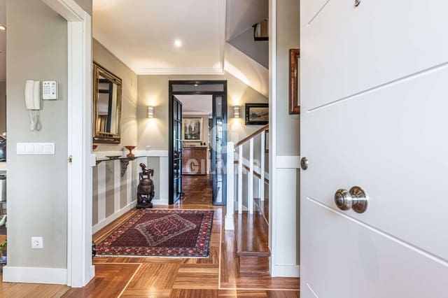 4 soverom Rekkehus til salgs i Majadahonda med svømmebasseng garasje - € 1 620 000 (Ref: 9730496)