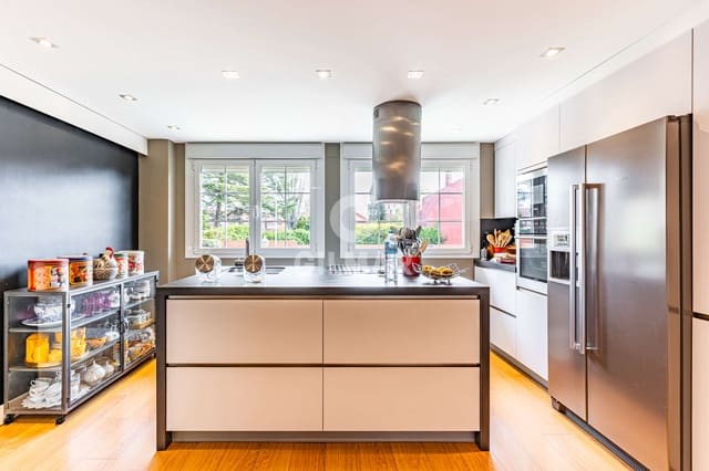 4 soverom Rekkehus til salgs i Majadahonda med svømmebasseng garasje - € 1 620 000 (Ref: 9730496)