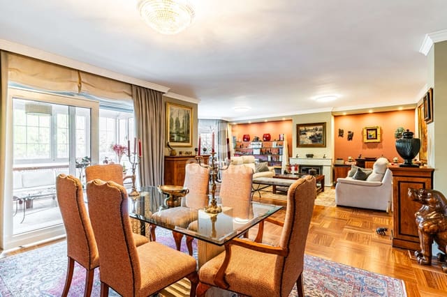 4 soverom Rekkehus til salgs i Majadahonda med svømmebasseng garasje - € 1 620 000 (Ref: 9730496)