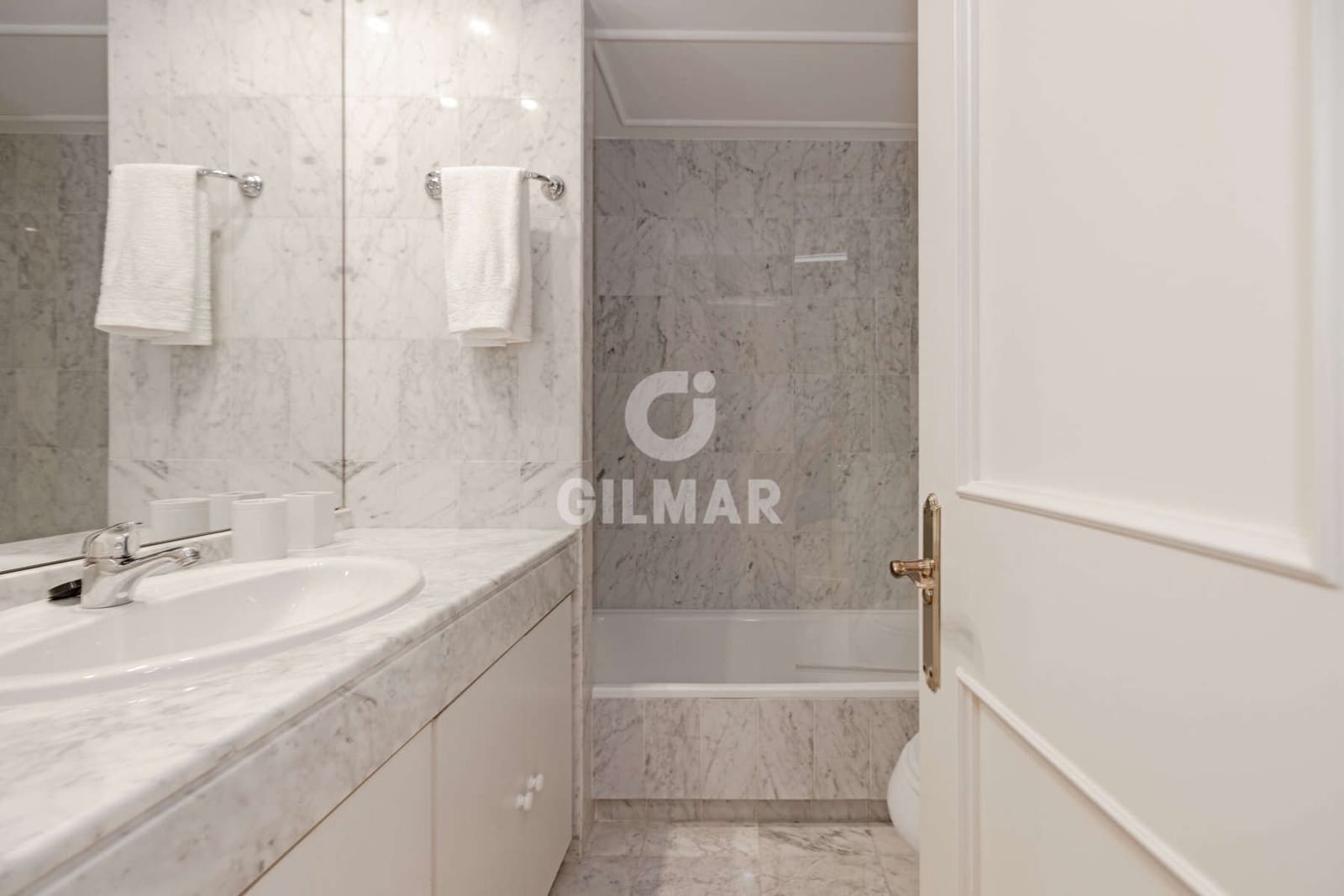 2 sovrum Lägenhet till salu i Estepona med pool garage - 435 000 € (Ref: 9731503)