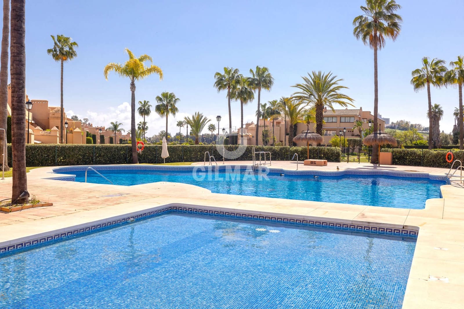 2 sovrum Lägenhet till salu i Estepona med pool garage - 435 000 € (Ref: 9731503)