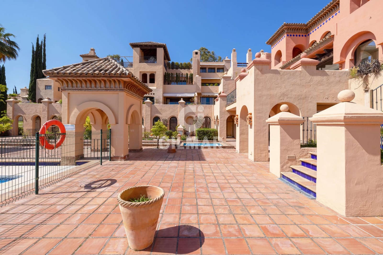 2 sovrum Lägenhet till salu i Estepona med pool garage - 435 000 € (Ref: 9731503)