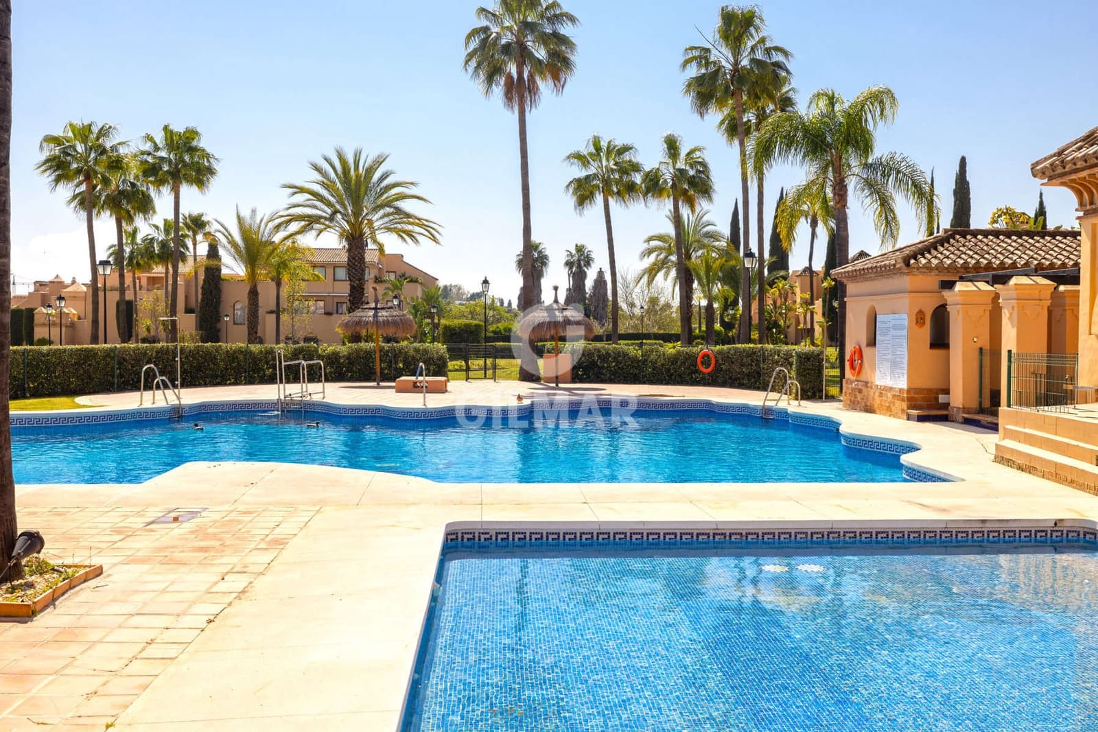 2 sovrum Lägenhet till salu i Estepona med pool garage - 435 000 € (Ref: 9731503)