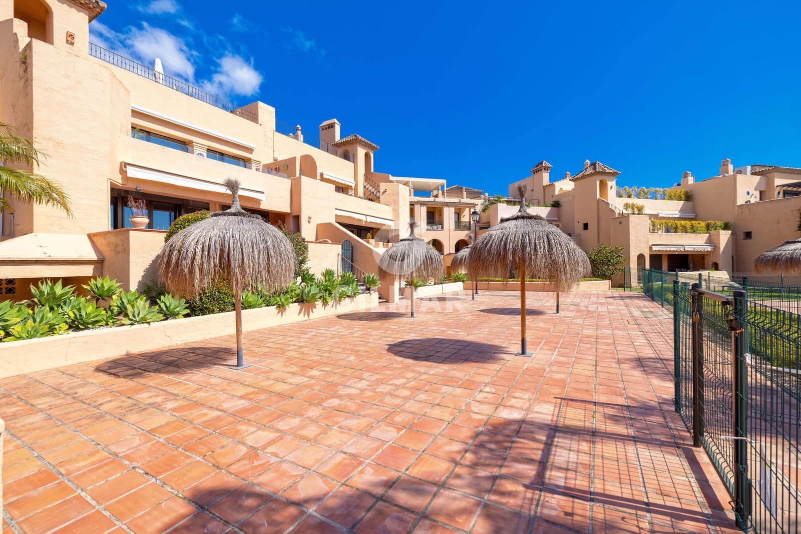 2 sovrum Lägenhet till salu i Estepona med pool garage - 435 000 € (Ref: 9731503)