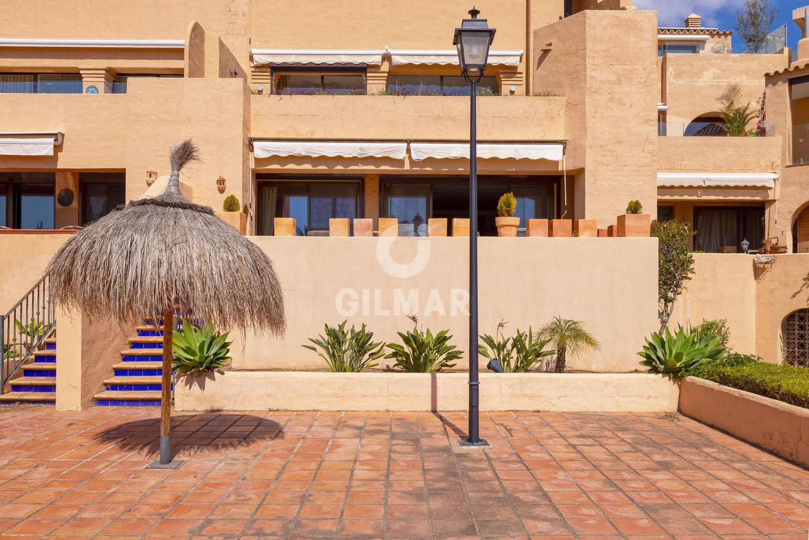 2 sovrum Lägenhet till salu i Estepona med pool garage - 435 000 € (Ref: 9731503)