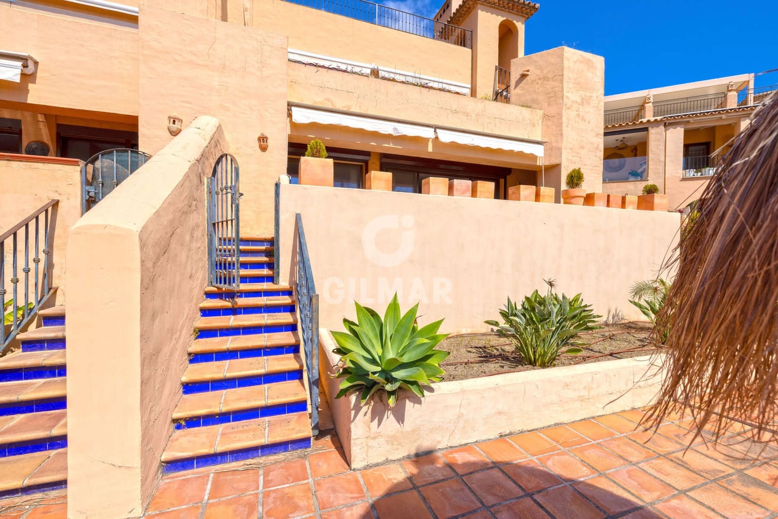 2 sovrum Lägenhet till salu i Estepona med pool garage - 435 000 € (Ref: 9731503)