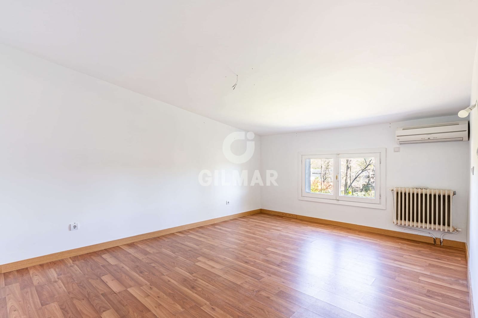 5 bedroom Villa for sale in Villanueva de la Canada with garage - € 1,750,000 (Ref: 9733628)