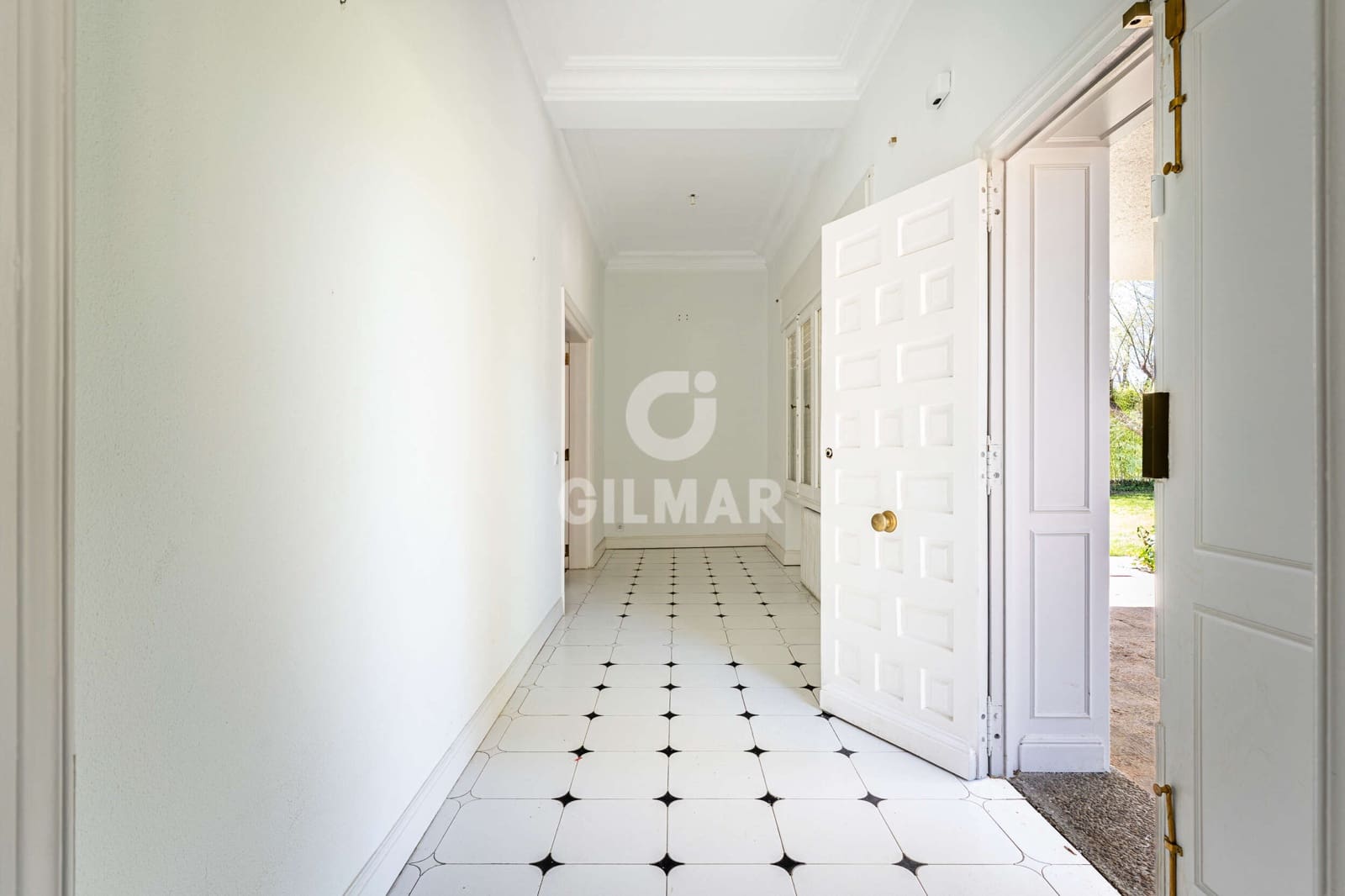 5 bedroom Villa for sale in Villanueva de la Canada with garage - € 1,750,000 (Ref: 9733628)