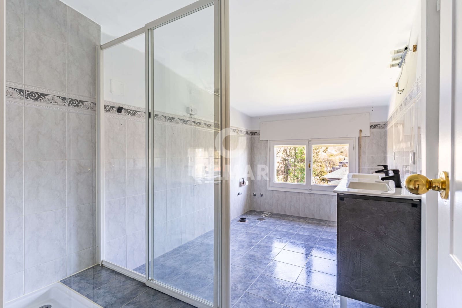 5 bedroom Villa for sale in Villanueva de la Canada with garage - € 1,750,000 (Ref: 9733628)