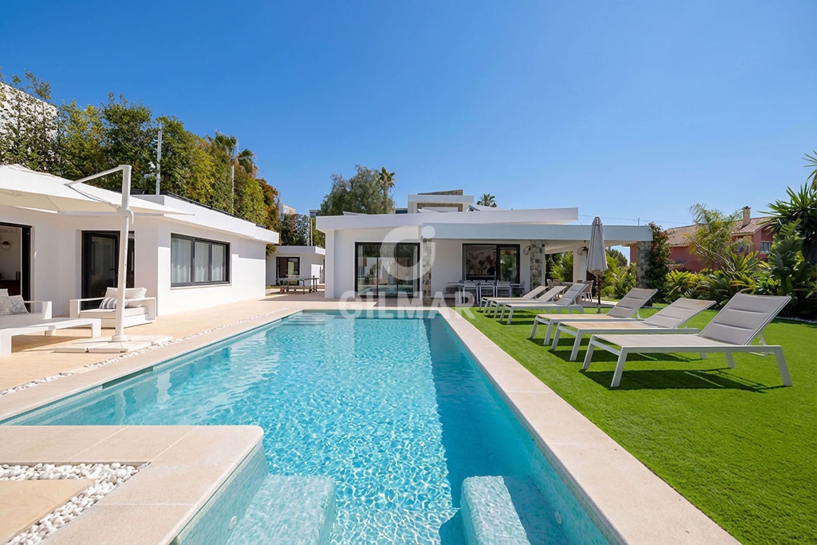 6 bedroom Villa for sale in Benalmadena Costa with pool garage - € 2,250,000 (Ref: 9734061)